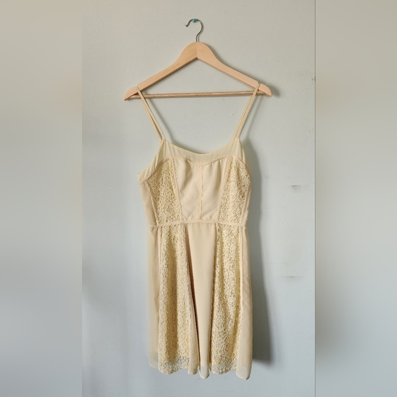 LC Lauren Conrad Dresses & Skirts - Lauren Conrad Pale Yellow Lace Spaghetti Strap Dress Sz 8